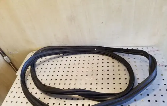 Trunk rubber seal (body)