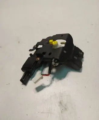 Mazda 3 I Tailgate/trunk/boot lock/catch/latch
