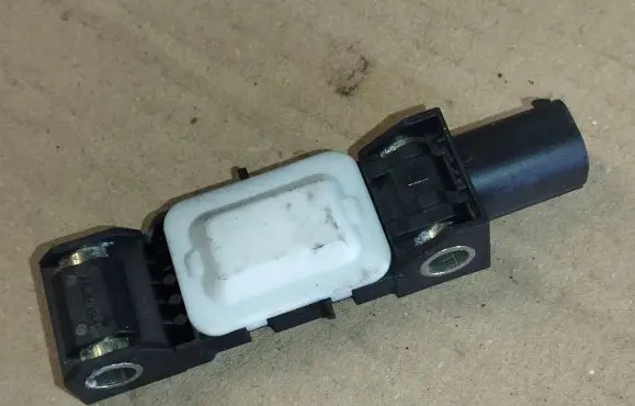 Jeep Grand Cherokee (WK) Airbag deployment crash/impact sensor 04671779AC