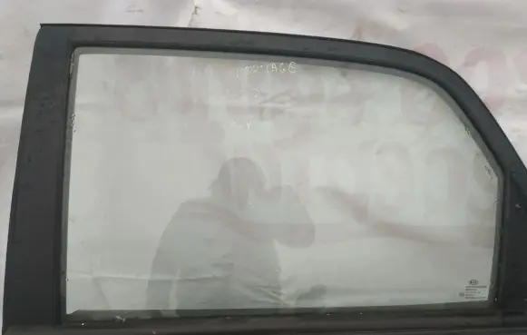 KIA Sportage Rear door window glass