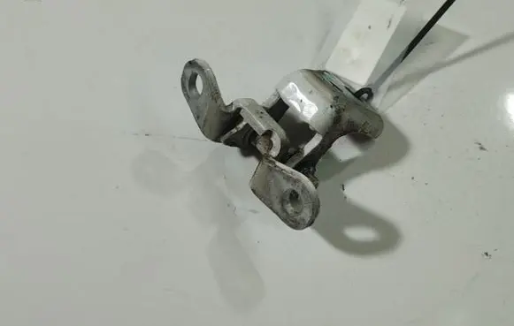 Skoda Fabia Mk2 (5J) Rear door lower hinge 