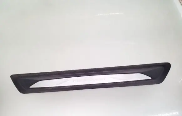 Front sill trim cover