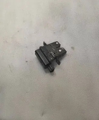 Renault Espace IV Loading door lock 8200090465