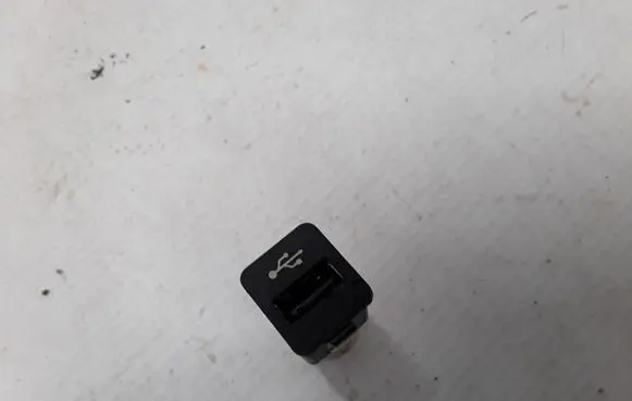 BMW 5 GT F07 AUX in-socket connector 9167196