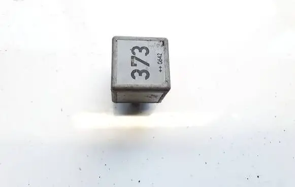 Volkswagen PASSAT B5.5 Other relay 8D0951253A V23154-B52-X301