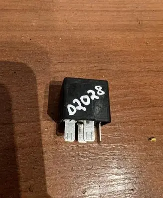 Mercedes-Benz A W169 Other relay A0025421319 D2028