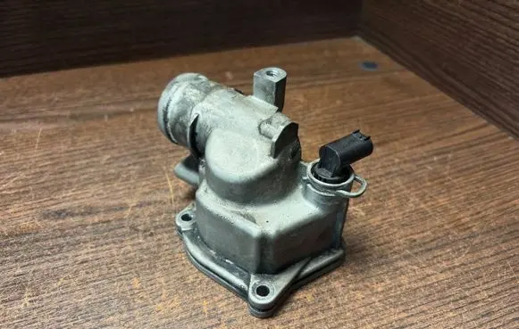 Mercedes-Benz Vito Viano W639 Thermostat/thermostat housing A6462001215 6462001215