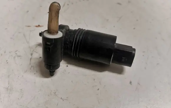 Dodge Durango Windscreen/windshield washer pump