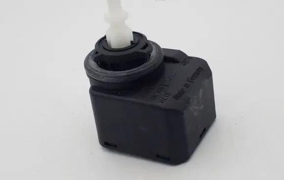 Volkswagen Jetta V Headlight level adjustment motor 008830C