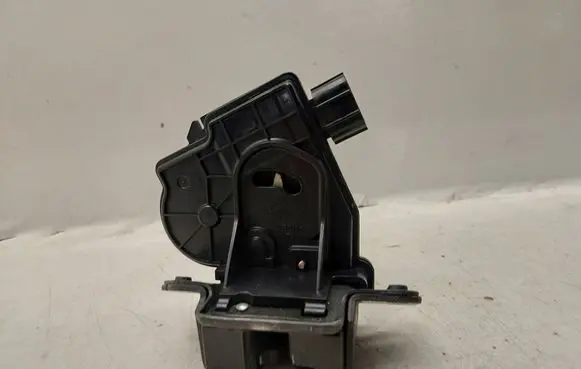 Toyota Avensis T270 Tailgate/trunk/boot lock/catch/latch 6935005060