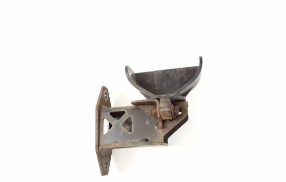 Radiator mount bracket