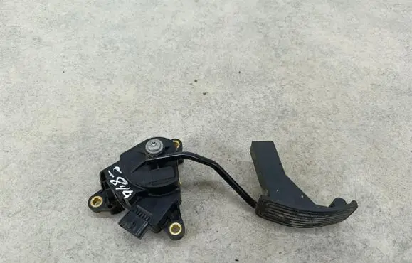 Nissan X-Trail T31 Accelerator throttle pedal 