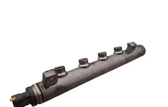 Nissan X-Trail T32 Fuel main line pipe 175210542R