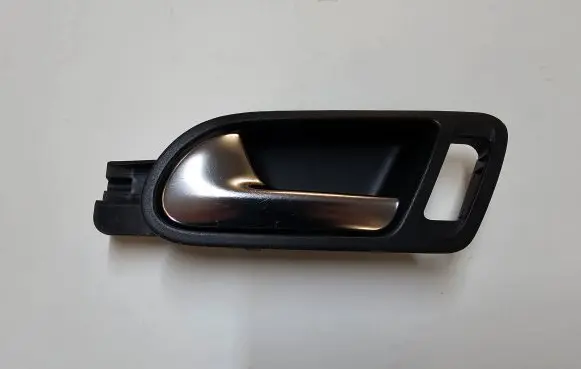 Volkswagen Tiguan Front door interior handle 5N1837113