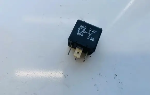 Volkswagen Golf IV Other relay 8d0951253a