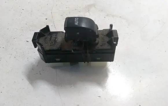 Toyota Corolla Verso E121 Electric window control switch 8403013030
