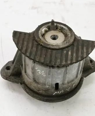 Mercedes-Benz C W204 Engine mount bracket A2042404217 ZGS003