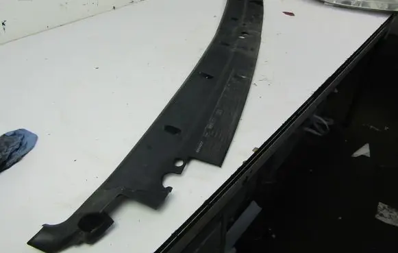 Renault Master II Wiper trim 