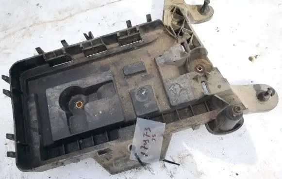 Audi A3 S3 8P Battery box tray 1k0915333b 1k0915333-b
