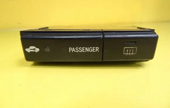Toyota Avensis T250 Windscreen/window heater switch 8479005110D