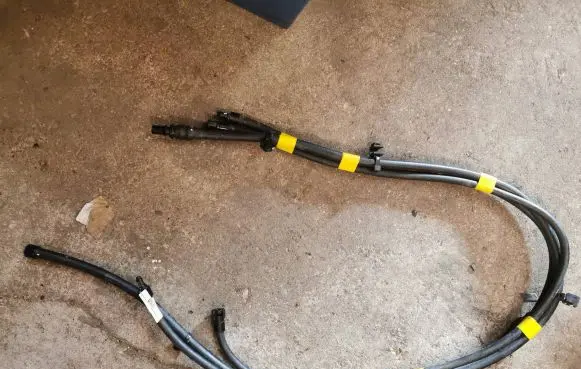 BMW iX Windshield washer fluid hose 9850267