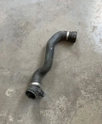 Engine coolant pipe/hose