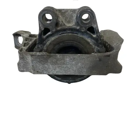 Volvo V50 Engine mount bracket 326C24