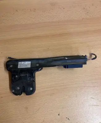 Audi TT Mk1 Tailgate/trunk/boot lock/catch/latch 8N0827505E