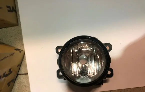 Nissan Leaf I (ZE0) Front fog light 89211690