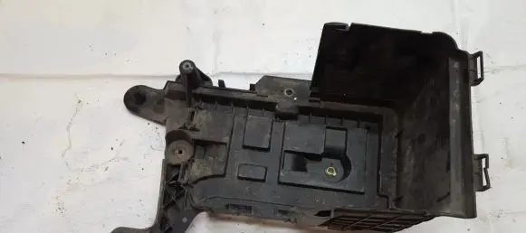 Volkswagen Golf V Battery box tray 1K0915333