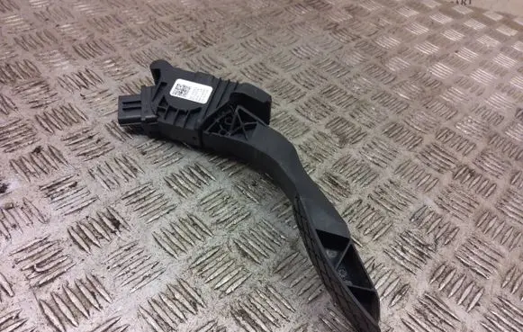 Seat Leon (5F) Accelerator throttle pedal 5Q2723503D 6PV01062105