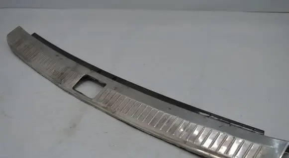 Trunk/boot sill cover protection