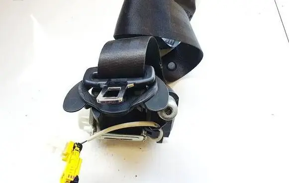 Volkswagen PASSAT B7 Front seatbelt 3C1857706S
