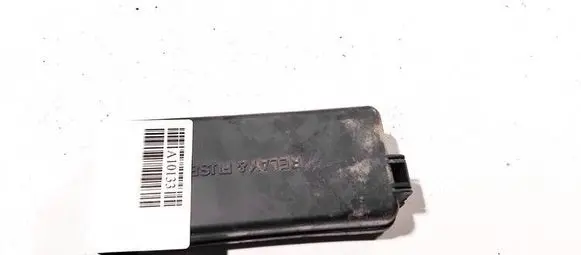 Toyota Previa (XR30, XR40) II Fuse box cover 8262228030 82622-28030