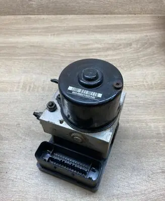 Volkswagen Golf V ABS Pump 1K0907379K 1K0614517H