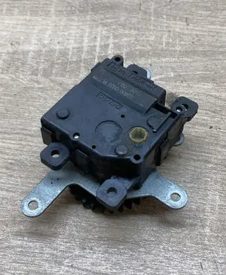 Toyota Verso Air flap motor/actuator 0638000920