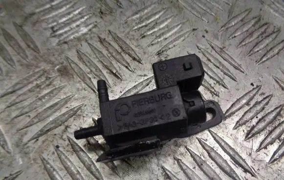 BMW 5 E39 Vacuum valve 1742712