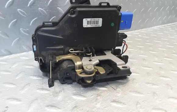 Volkswagen Phaeton Front door lock 3D1837016 E840298002