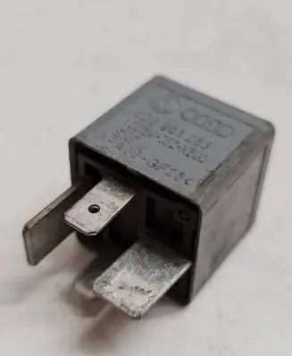 Audi A4 S4 B5 8D Other relay 8D0951253 PA66GF25 V23134J52X300