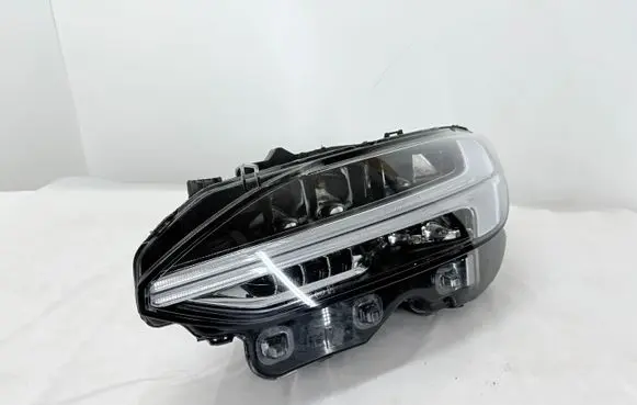 Volvo S90, V90 Headlight/headlamp 32228310