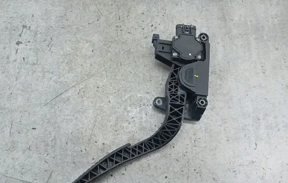 Chevrolet Captiva Accelerator throttle pedal