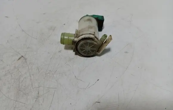 Nissan X-Trail T30 Windscreen/windshield washer pump 2224616A