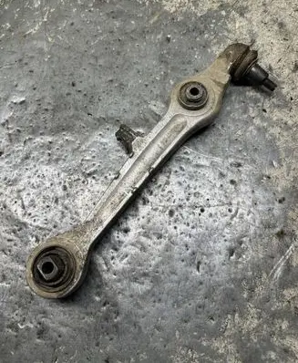Volkswagen PASSAT B5.5 Front control arm 4D0407155J