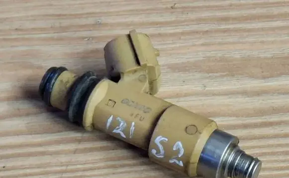 Subaru Legacy Fuel injector 009042703