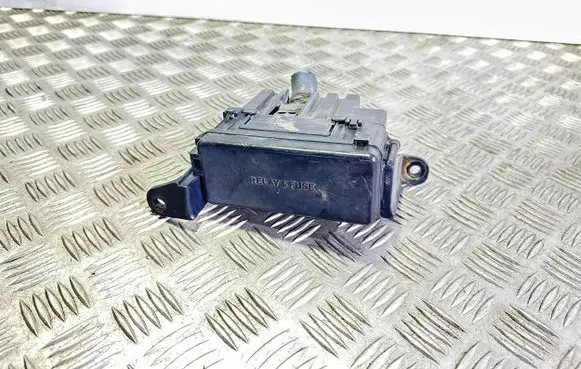 Toyota Previa (XR30, XR40) II Fuse module 8262228030