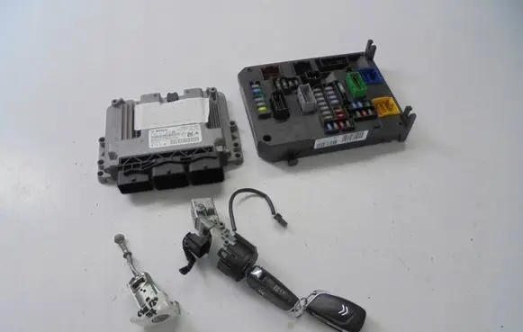 Citroen C4 II Engine control unit/module 9666729580 0281017862 9677031180