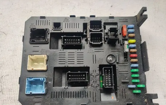 Citroen C5 Fuse module 9660105980 BSI2004H05 01160505