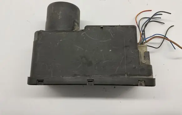 Volkswagen PASSAT B3 Central locking vacuum pump 357962257