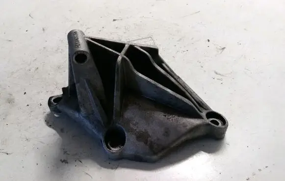 Peugeot 407 Engine mounting bracket 25350352