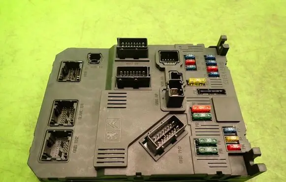 Citroen Berlingo Fuse module 